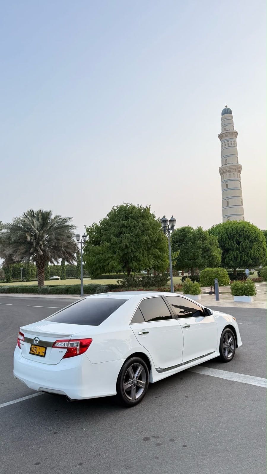 Car Image 2013 TOYOTA CAMRY LE