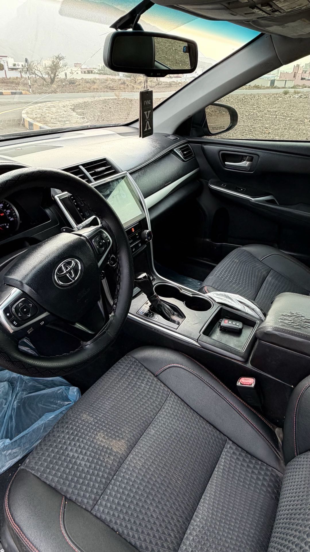 Car Image 2015 TOYOTA CAMRY SE