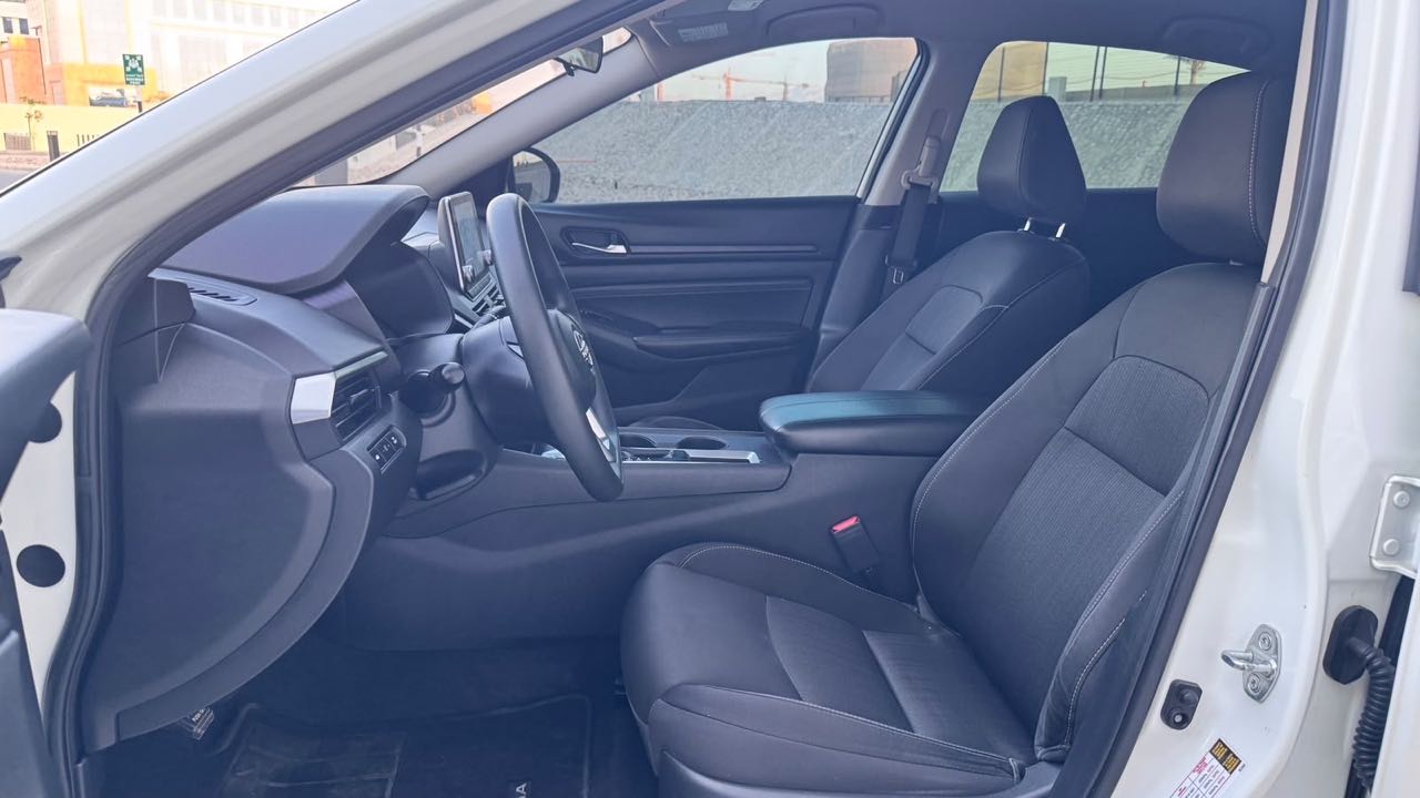 Car Image 2019 NISSAN ALTIMA SV