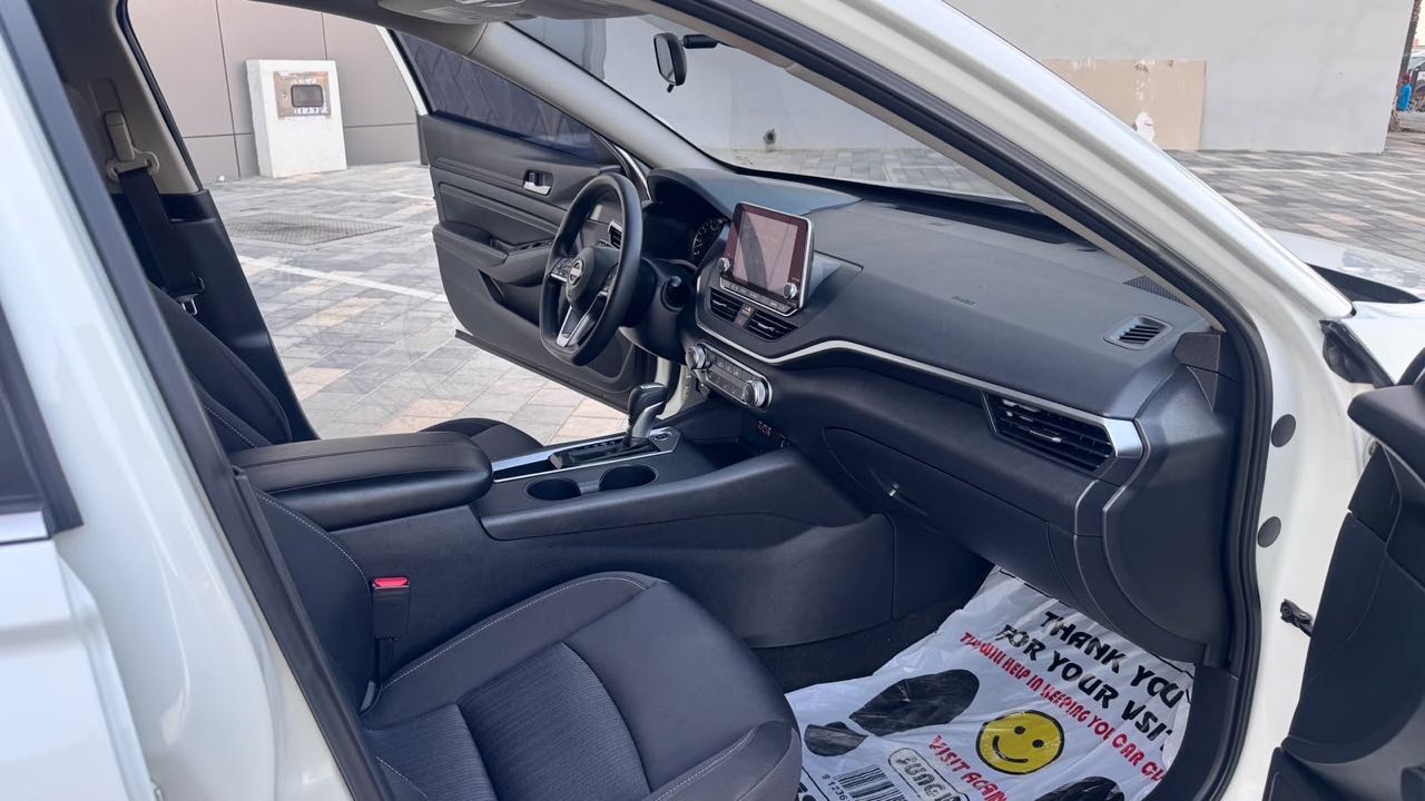 Car Image 2019 NISSAN ALTIMA SV