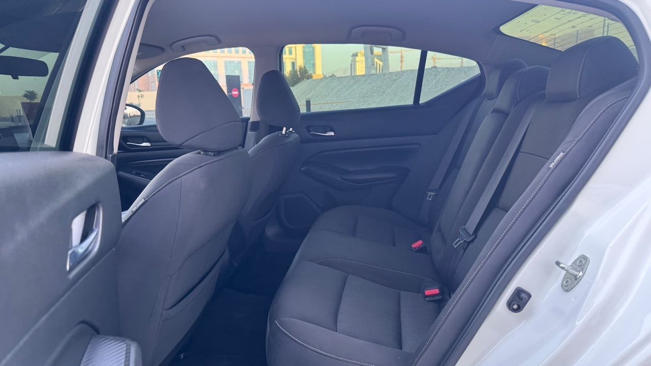 Car Image 2019 NISSAN ALTIMA SV