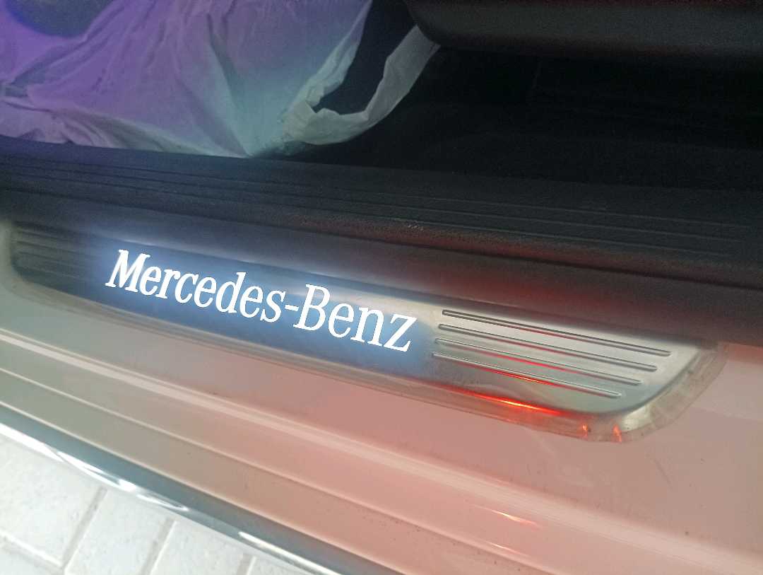 Car Image 2017 MERCEDES E Class 220