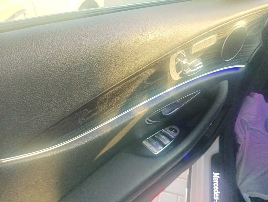 Car Image 2017 MERCEDES E Class 220