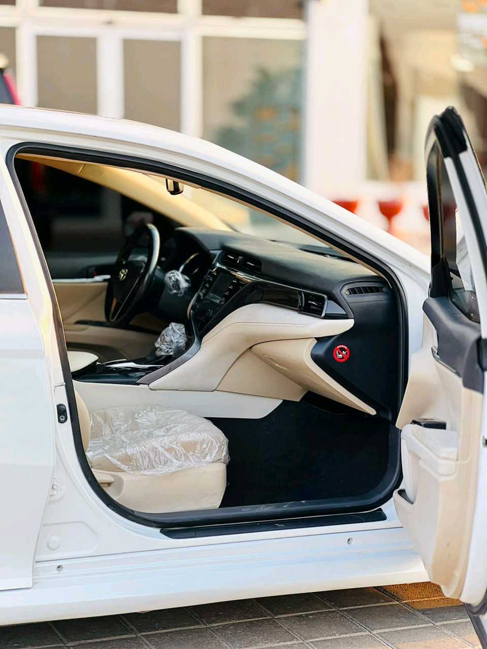 Car Image 2019 TOYOTA CAMRY GLE