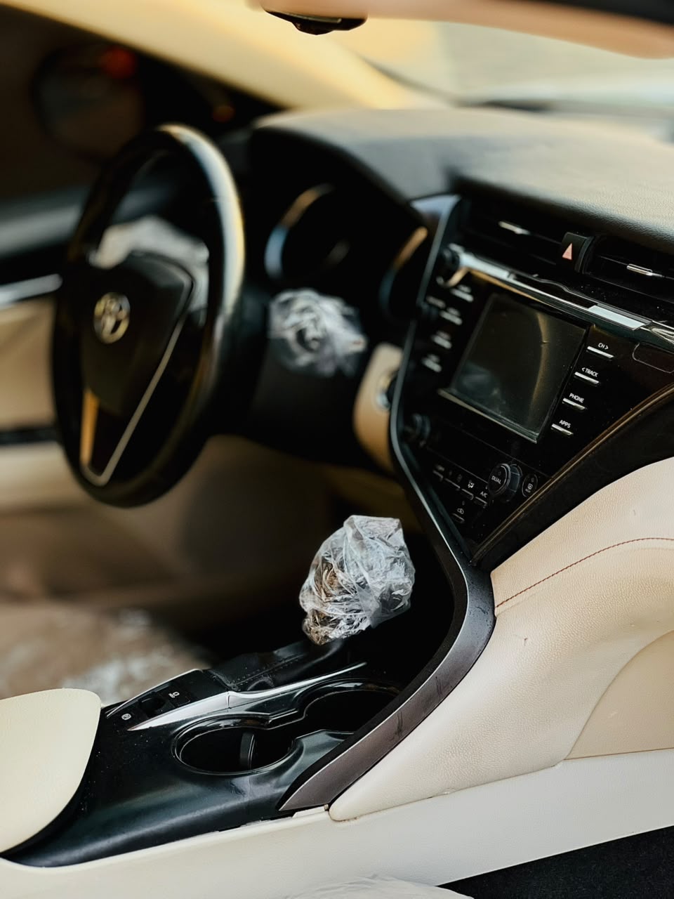 Car Image 2019 TOYOTA CAMRY GLE