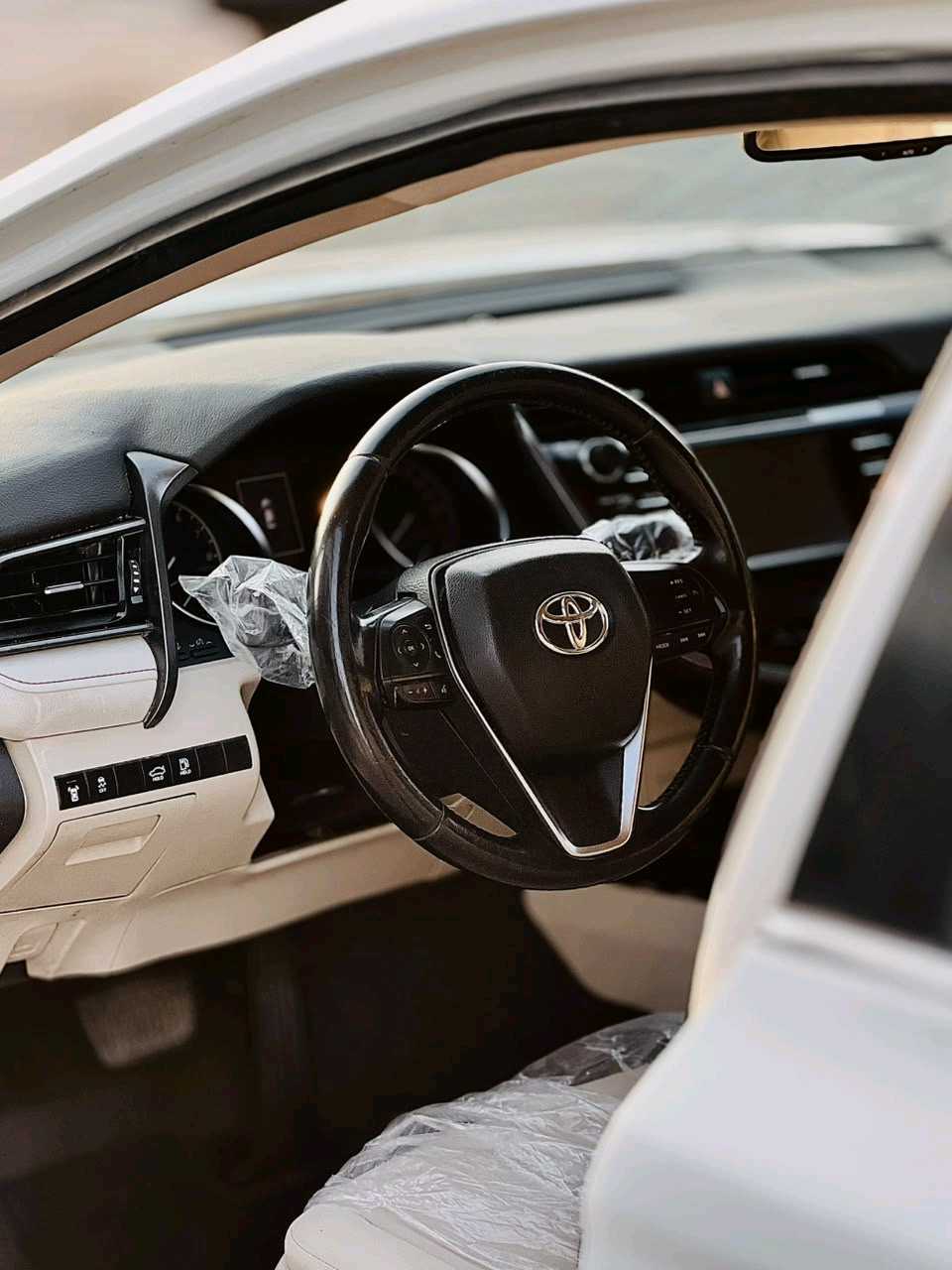 Car Image 2019 TOYOTA CAMRY GLE