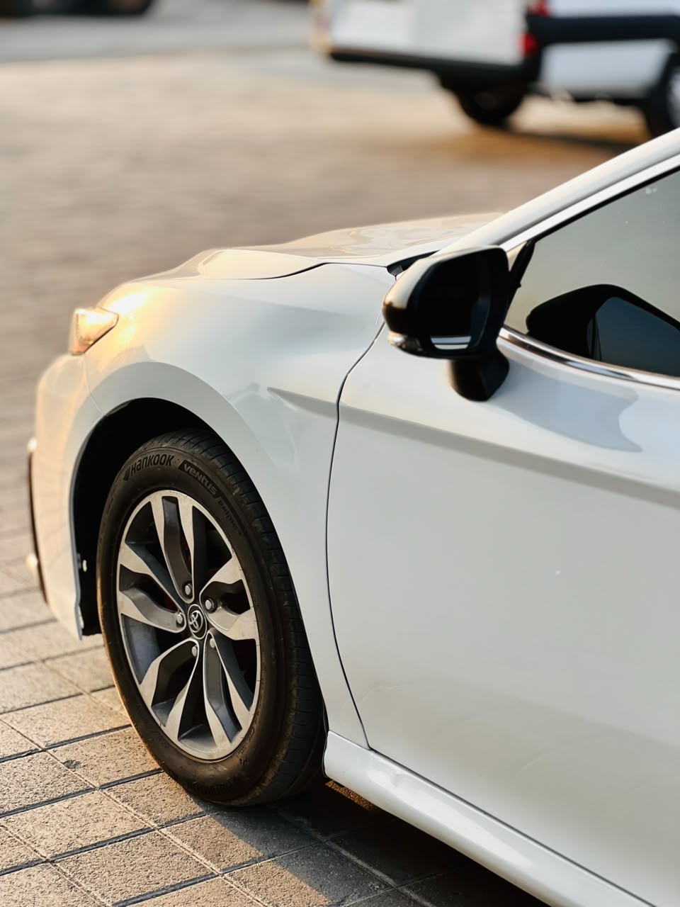 Car Image 2019 TOYOTA CAMRY GLE