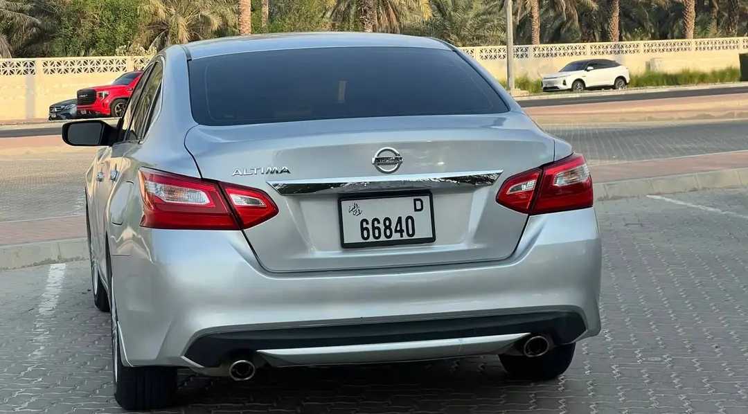 Car Image 2017 NISSAN ALTIMA SR