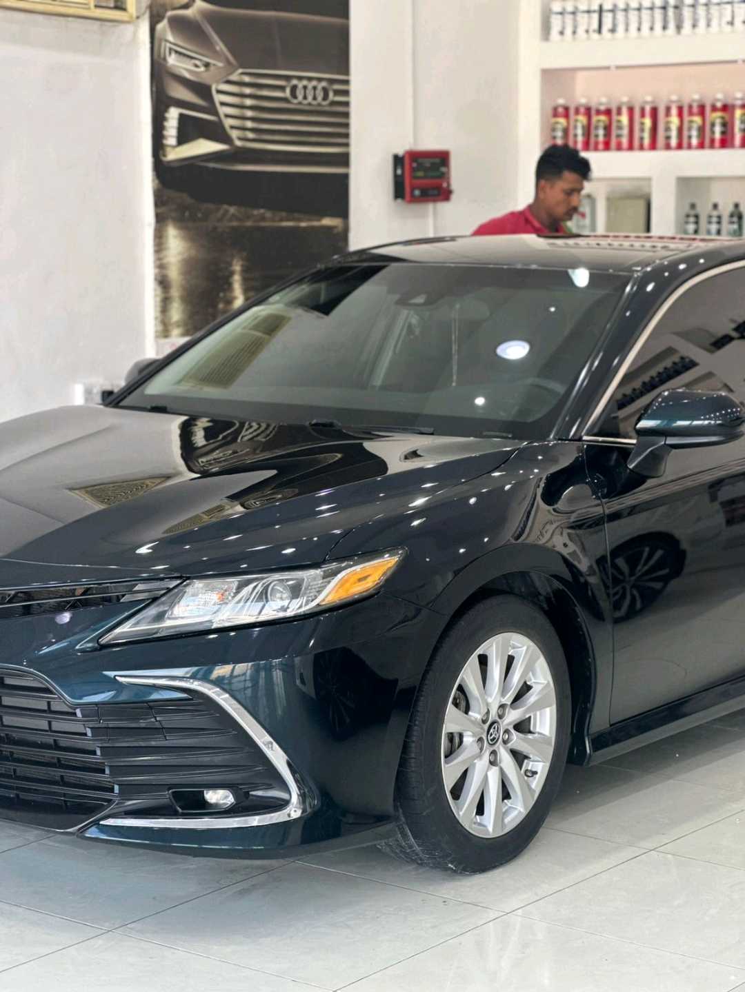 Car Image 2018 TOYOTA CAMRY LE