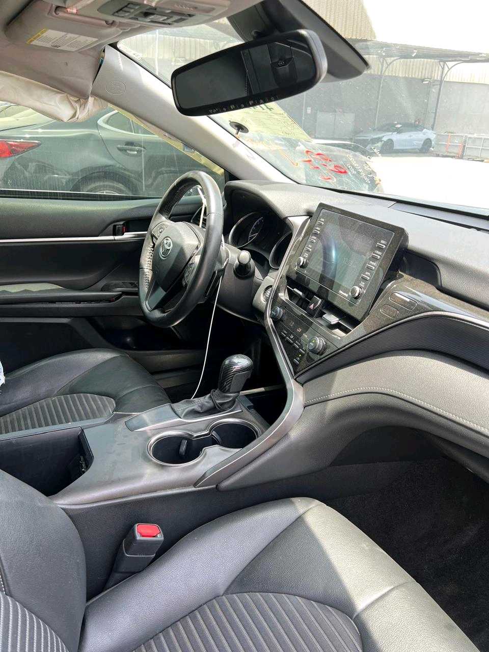 Car Image 2021 TOYOTA CAMRY SE