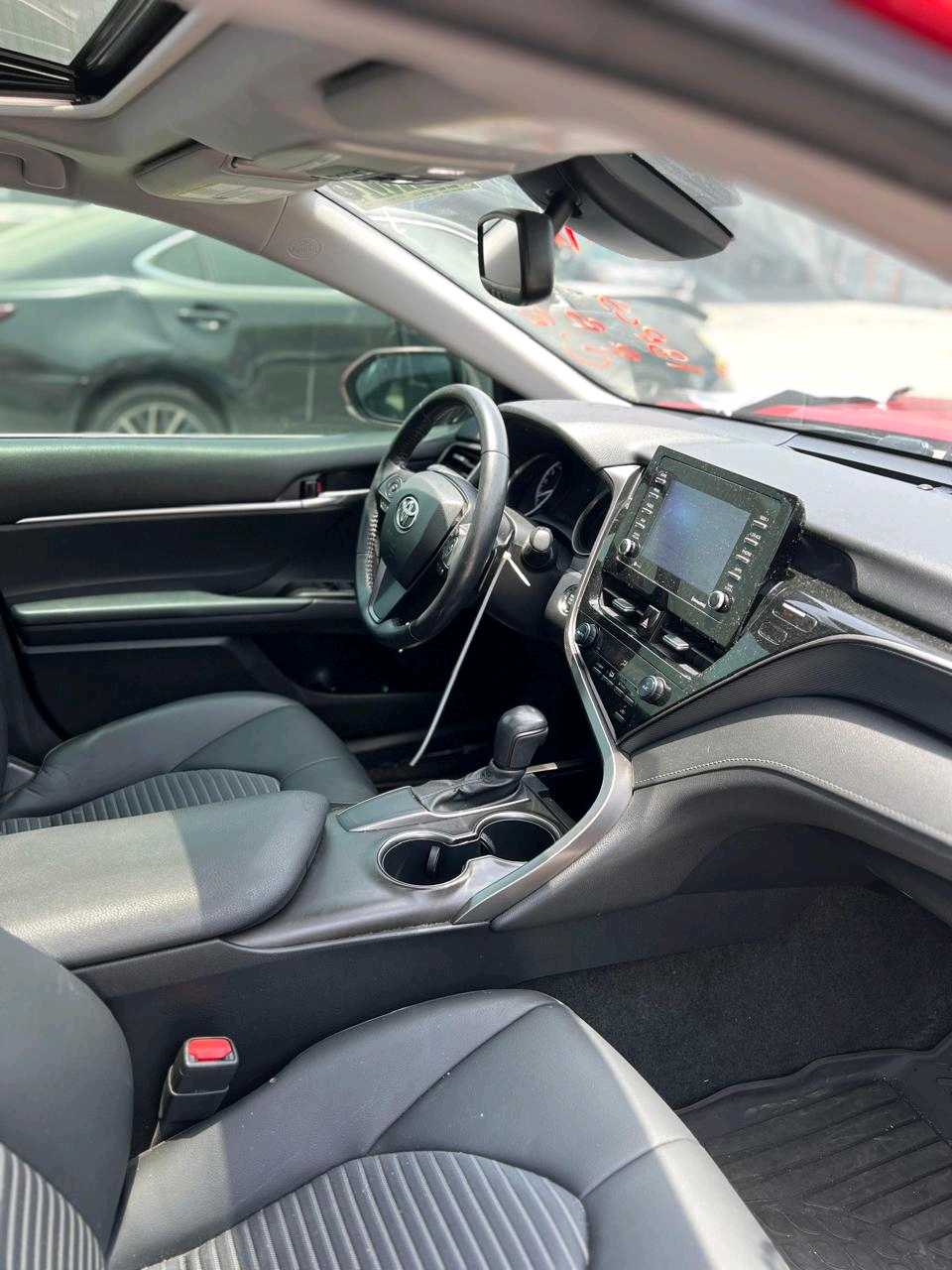 Car Image 2021 TOYOTA CAMRY SE