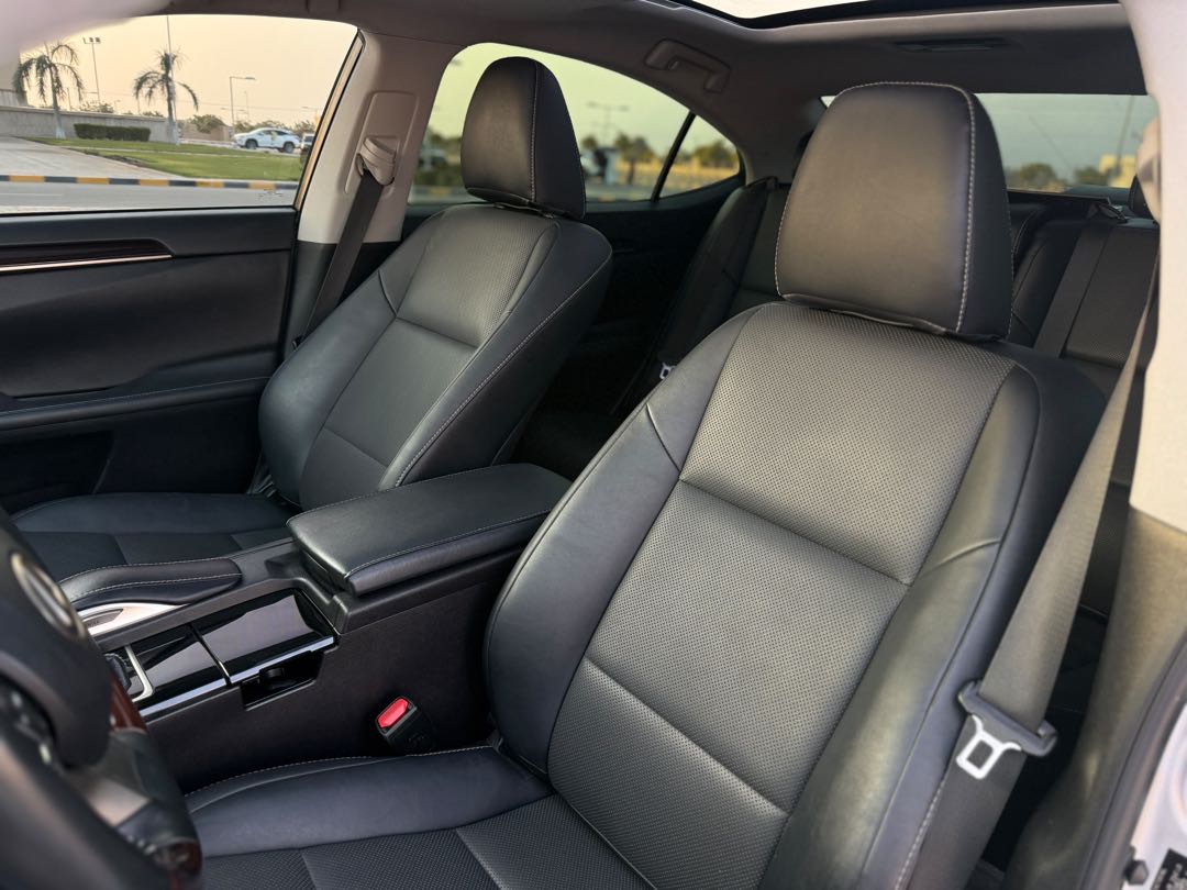 Car Image 2018 LEXUS ES 350