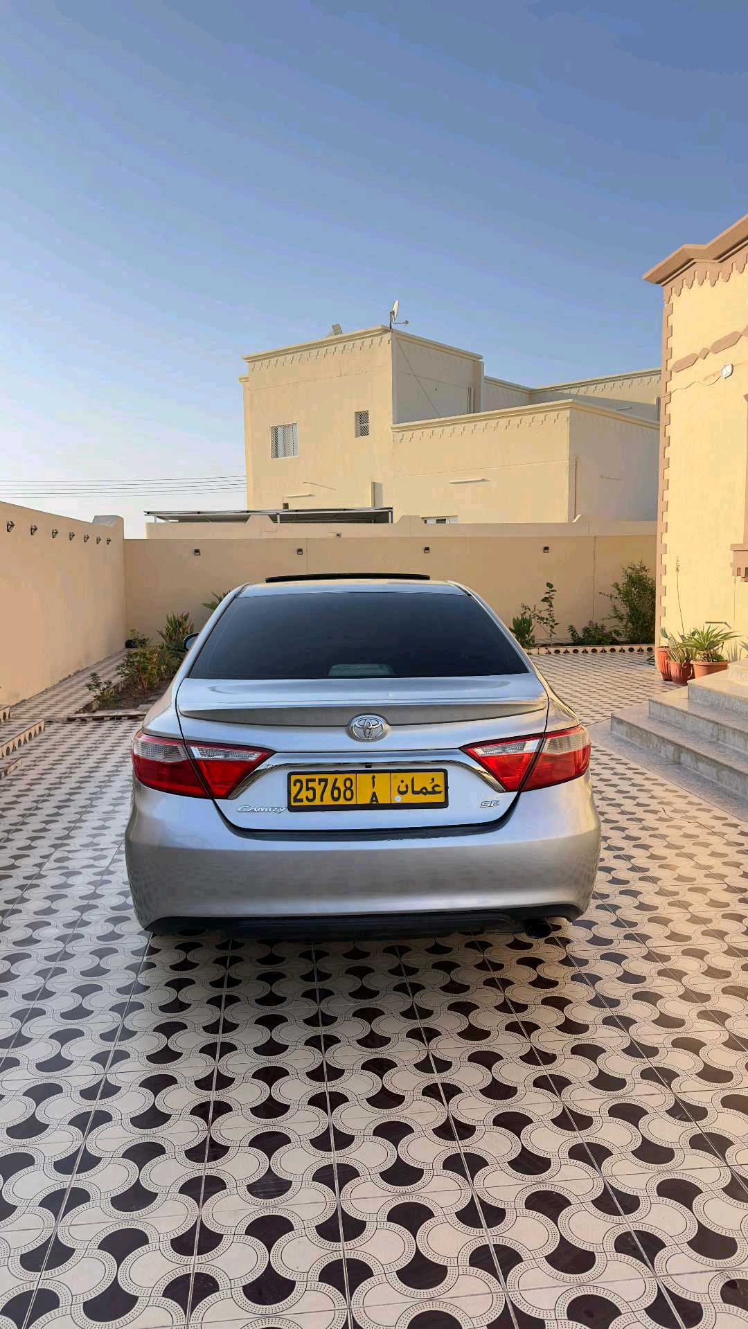Car Image 2015 TOYOTA CAMRY SE