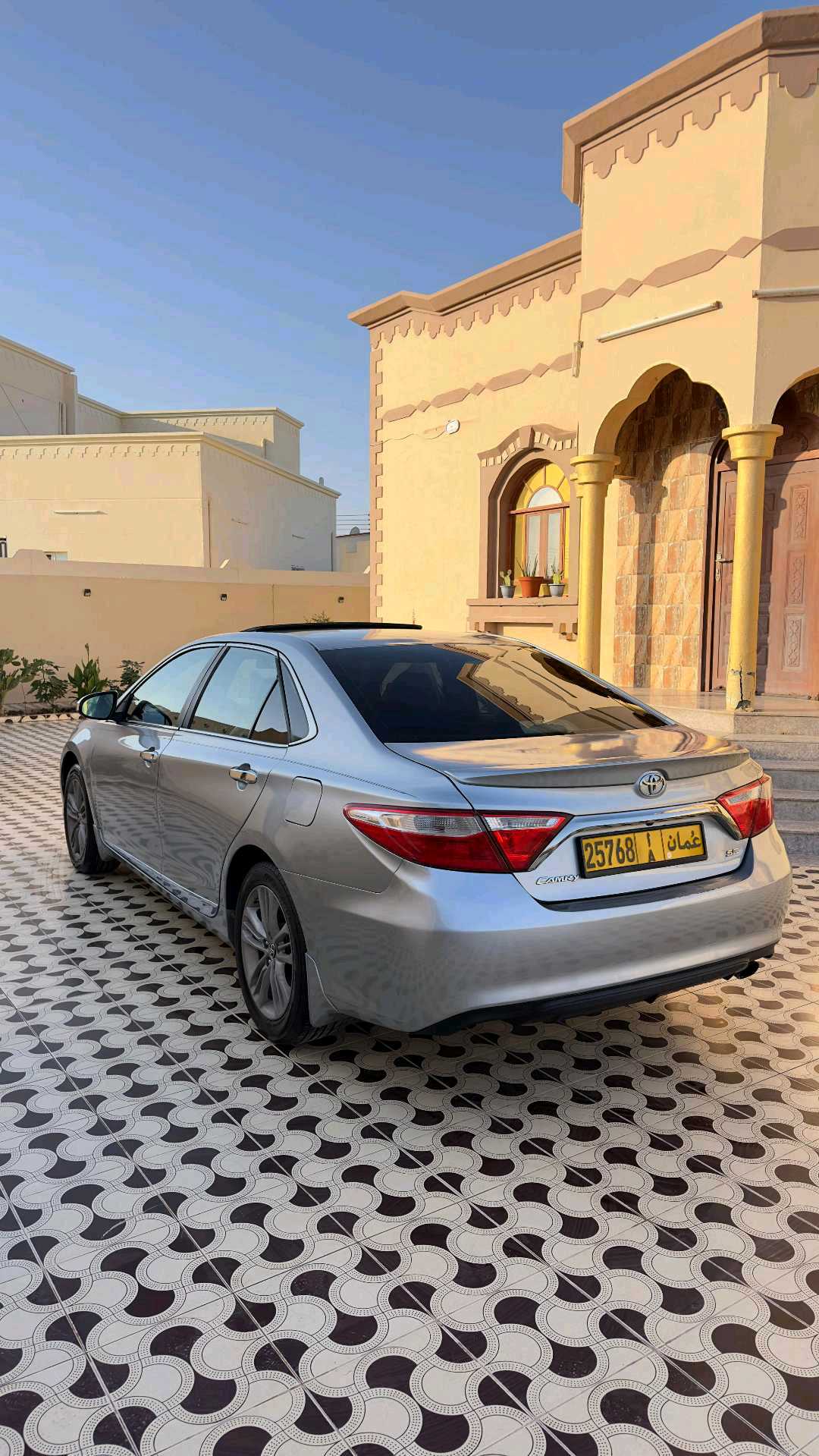 Car Image 2015 TOYOTA CAMRY SE