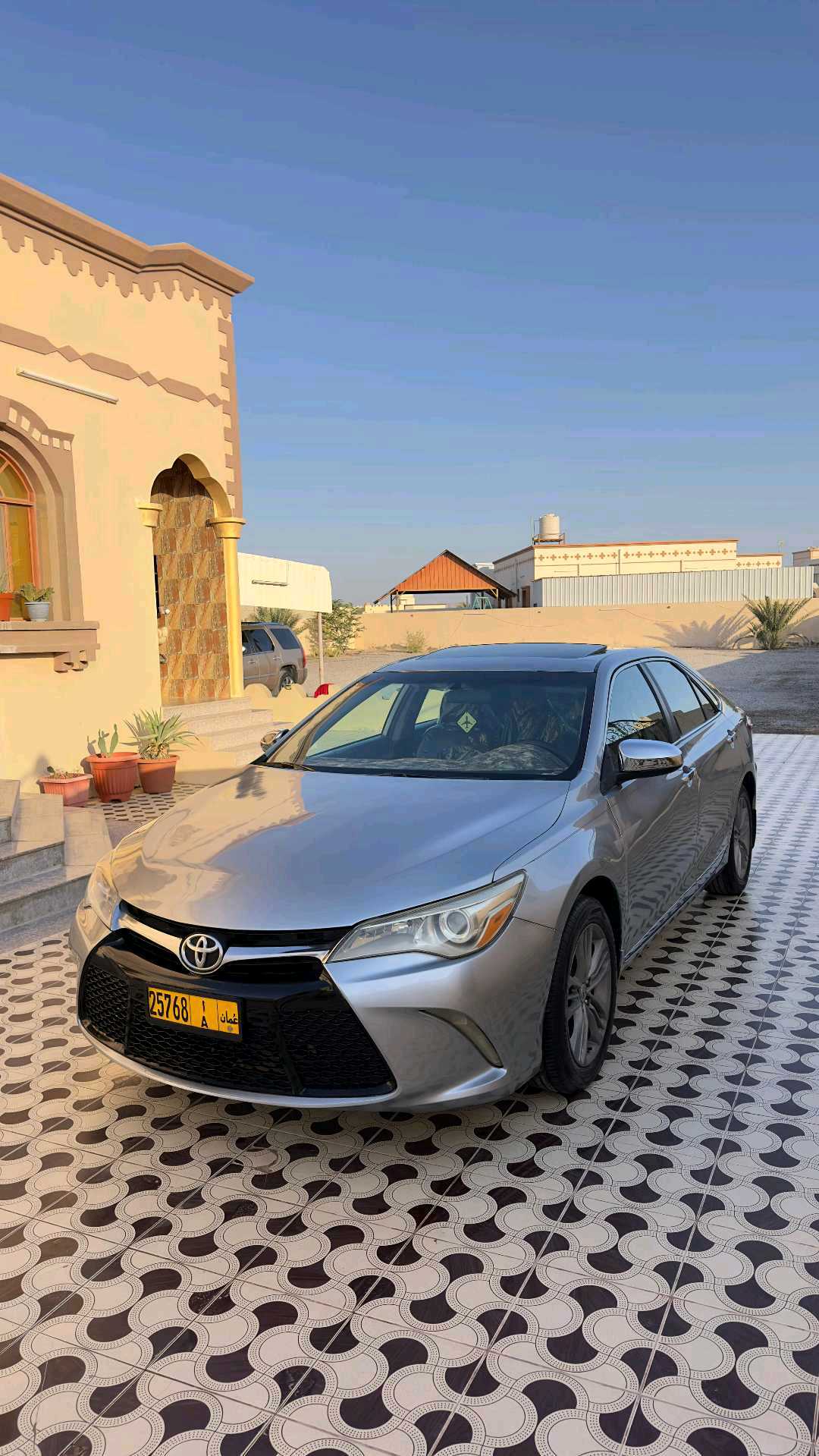 Car Image 2015 TOYOTA CAMRY SE