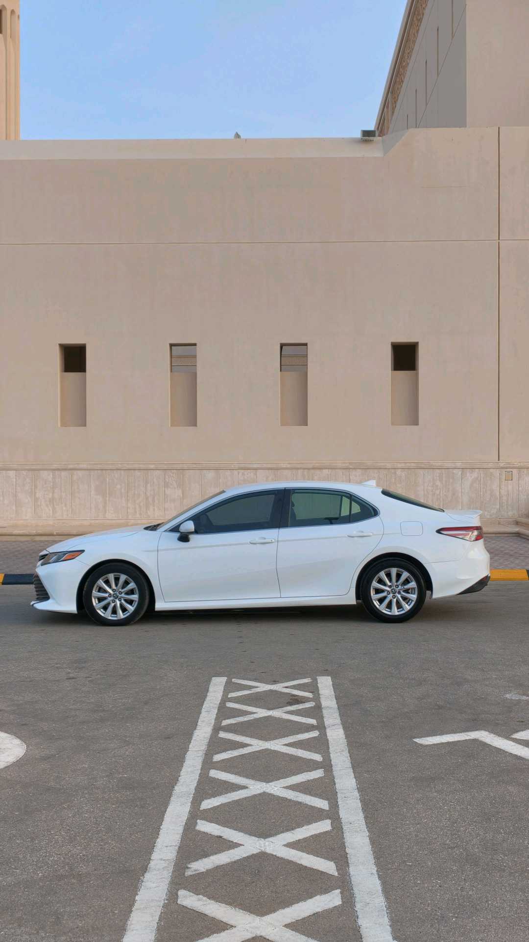 Car Image 2020 TOYOTA CAMRY LE