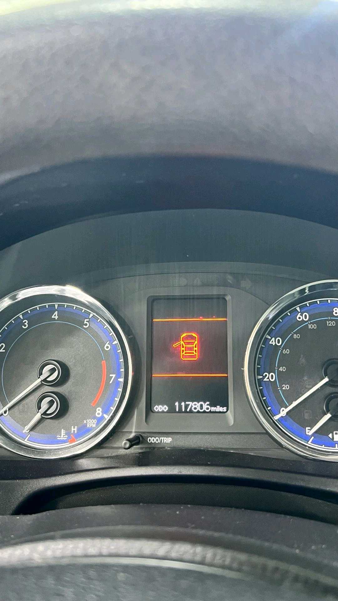 Car Image 2018 TOYOTA COROLLA LE
