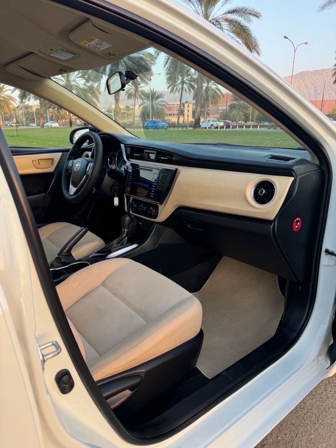 Car Image 2018 TOYOTA COROLLA XLI