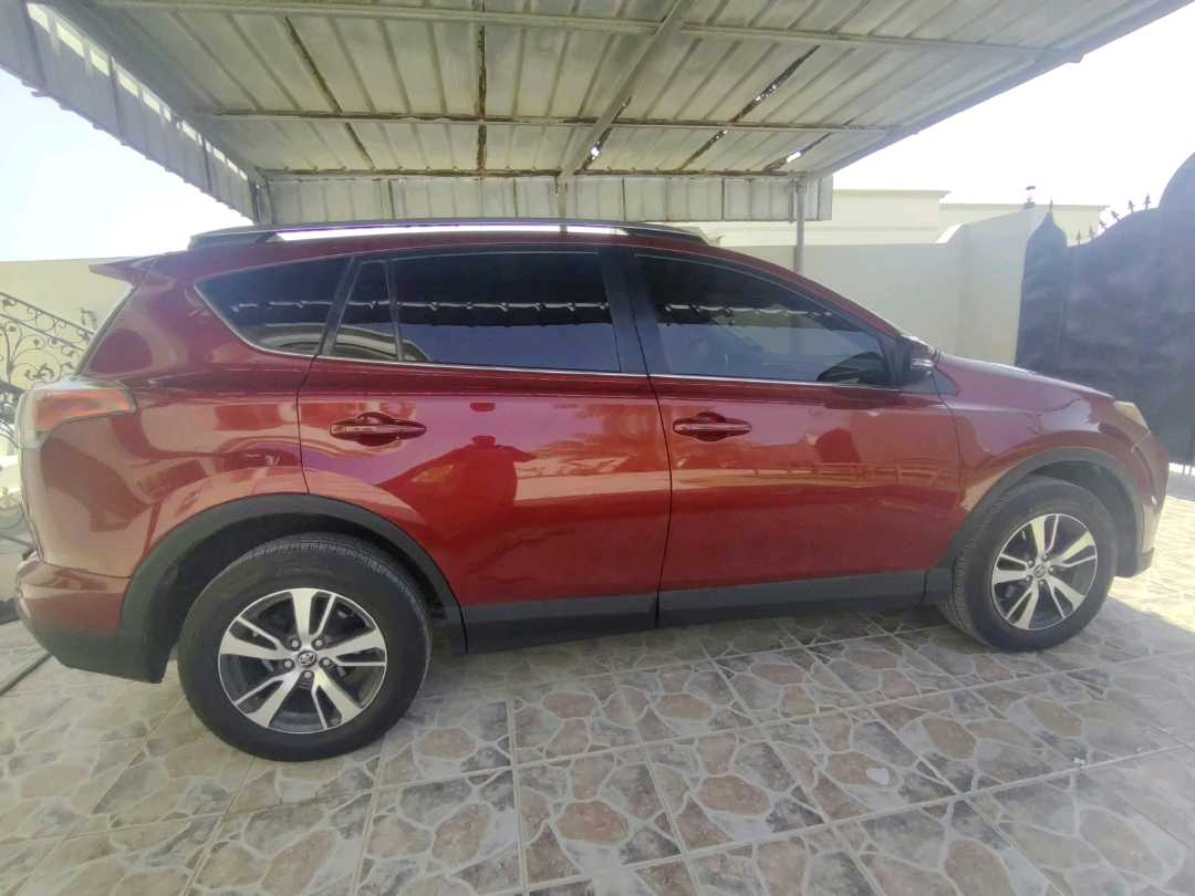 Car Image 2018 TOYOTA RAV4 XLE