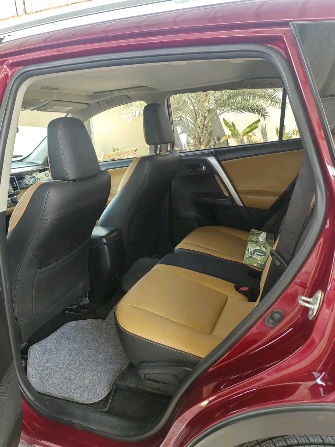 Car Image 2018 TOYOTA RAV4 XLE