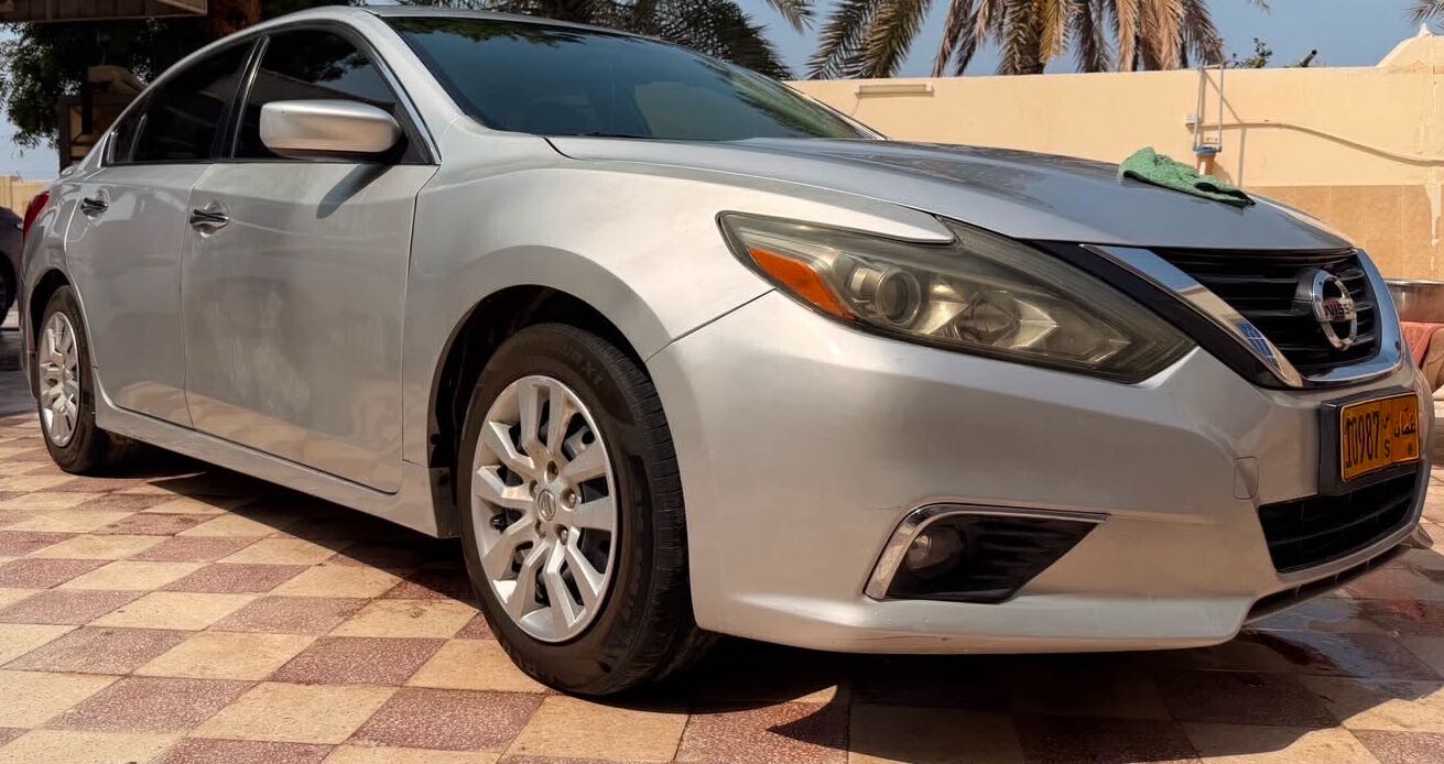 Car Image 2017 NISSAN ALTIMA SV
