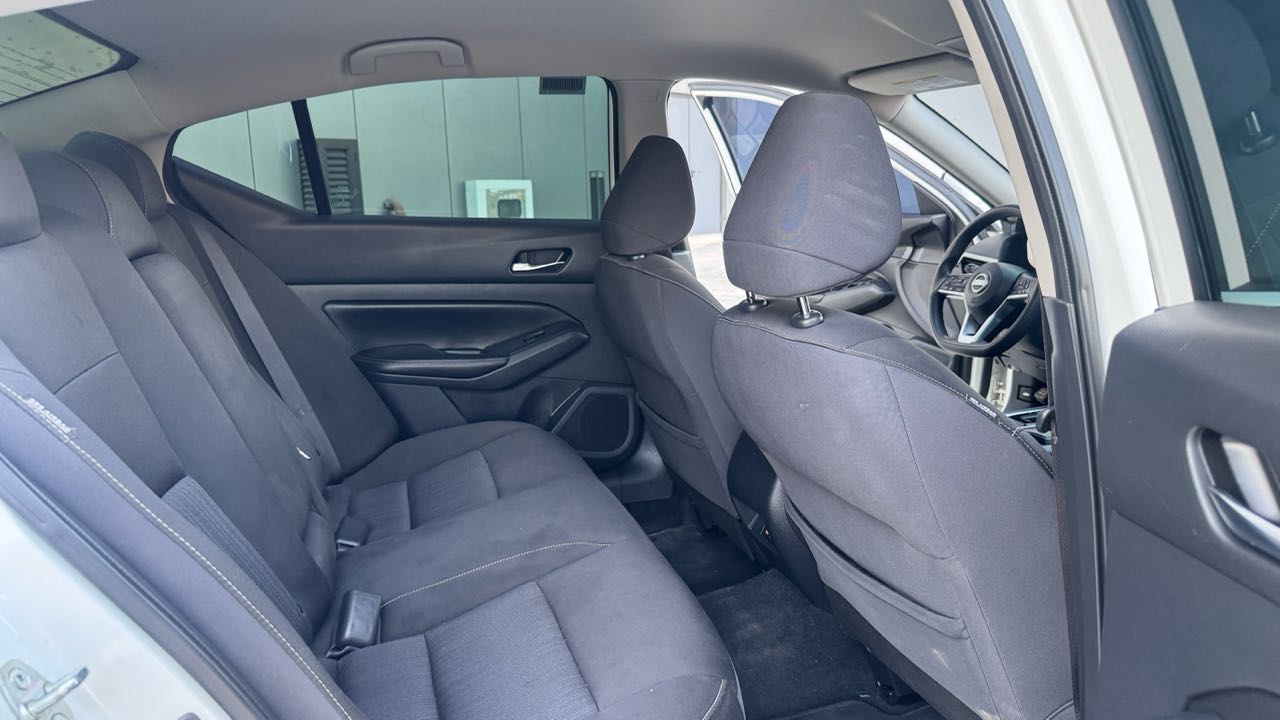 Car Image 2019 NISSAN ALTIMA SV