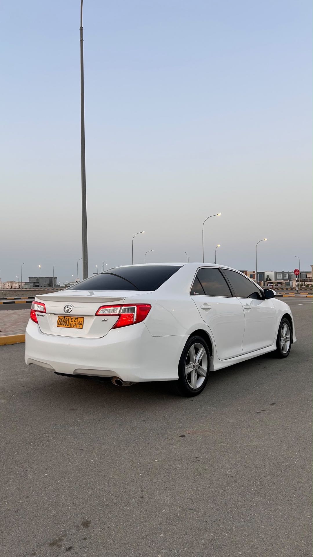 Car Image 2014 TOYOTA CAMRY SE