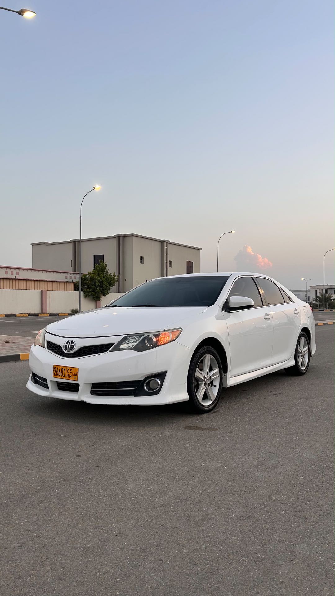 Car Image 2014 TOYOTA CAMRY SE