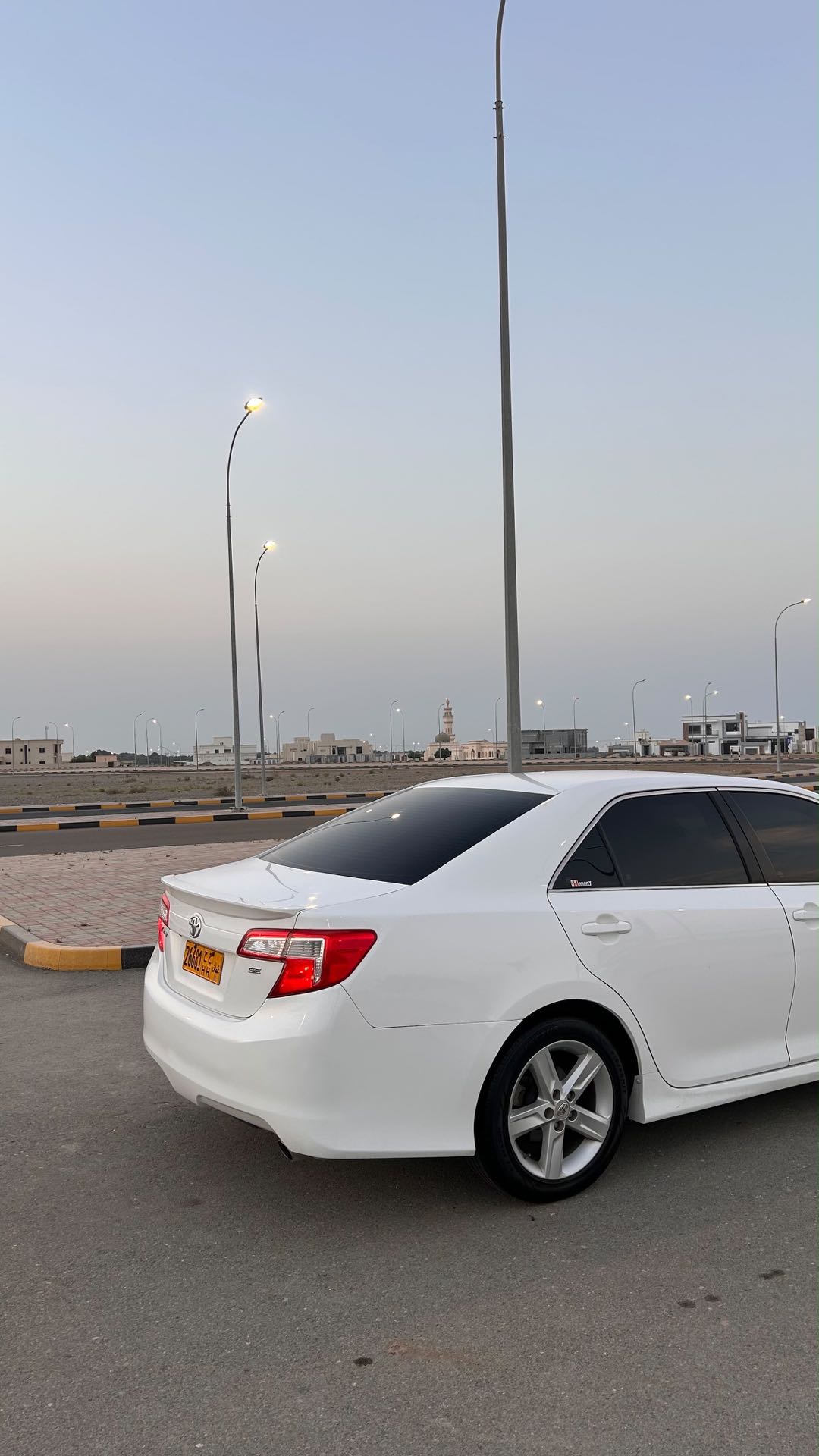 Car Image 2014 TOYOTA CAMRY SE