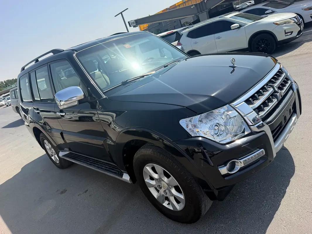 Car Image 2015 MITSUBISHI PAJERO 