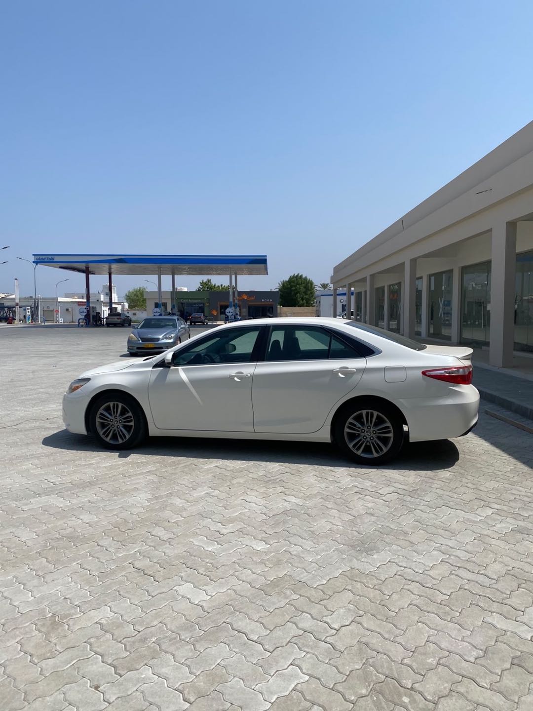 Car Image 2015 TOYOTA CAMRY SE