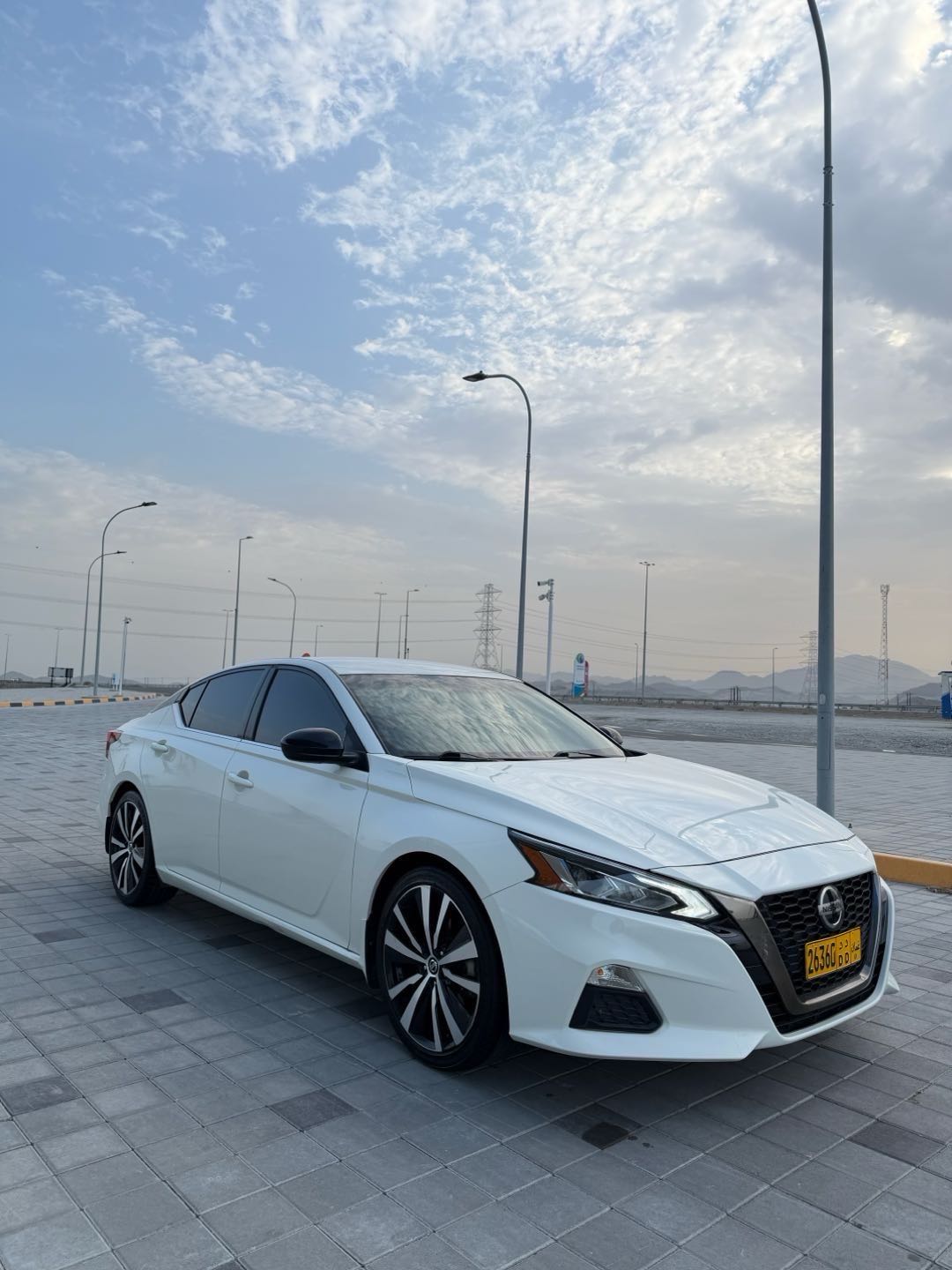 Car Image 2019 NISSAN ALTIMA SR