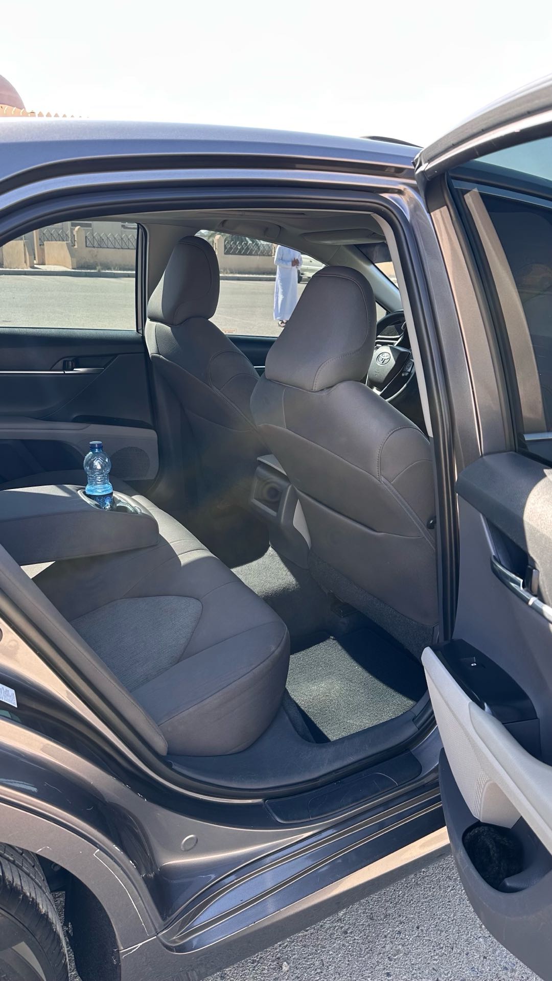 Car Image 2018 TOYOTA CAMRY LE