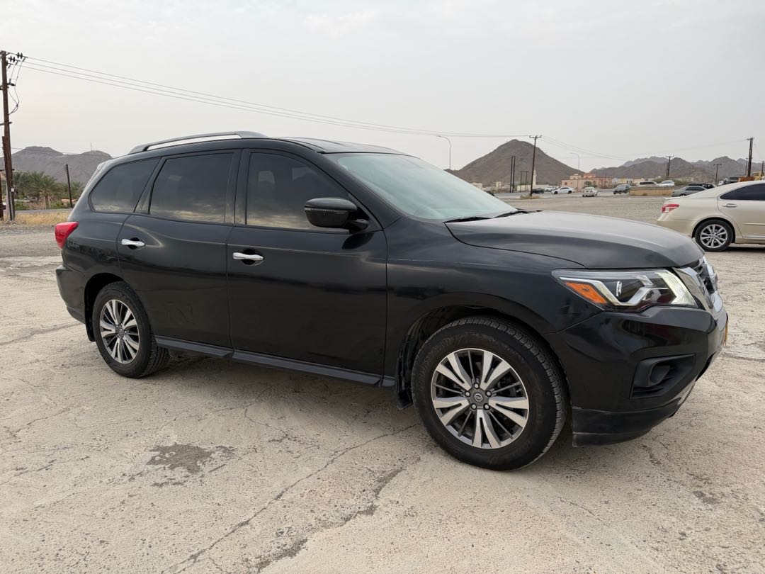 Car Image 2018 NISSAN PATHFINDER SV