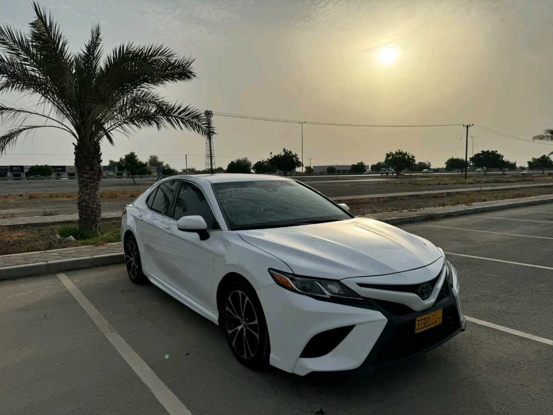 Car Image 2018 TOYOTA CAMRY SE