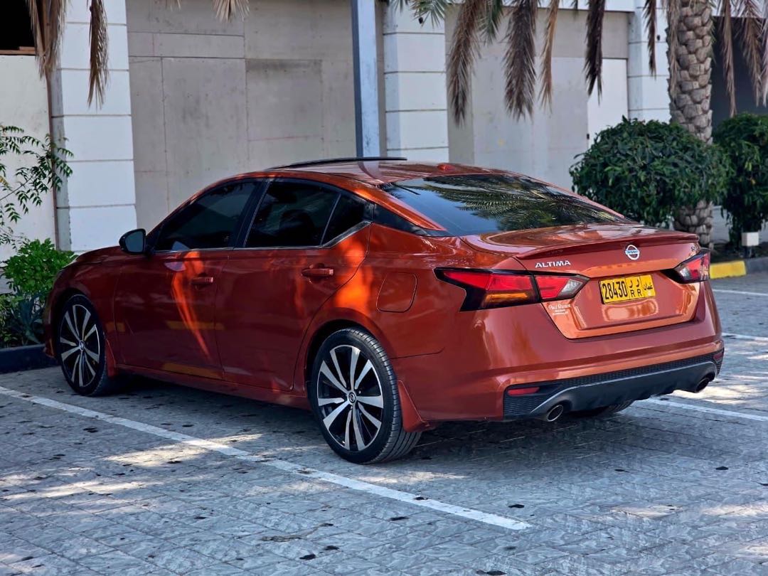 Car Image 2019 NISSAN ALTIMA SR