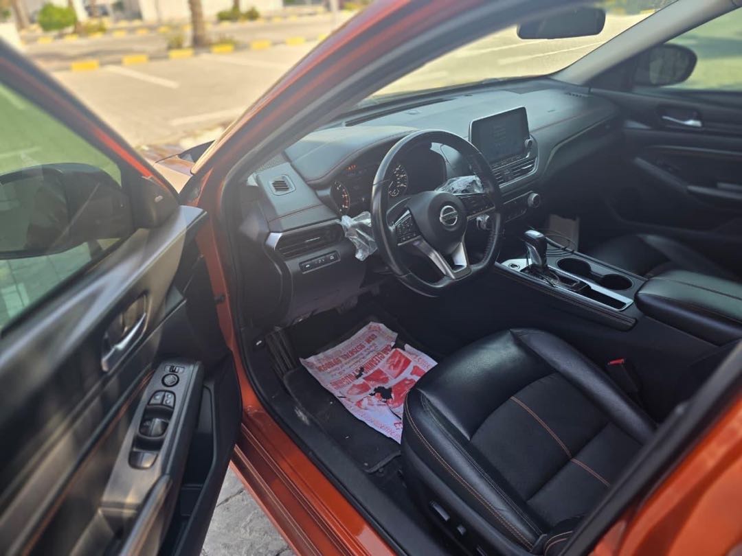 Car Image 2019 NISSAN ALTIMA SR