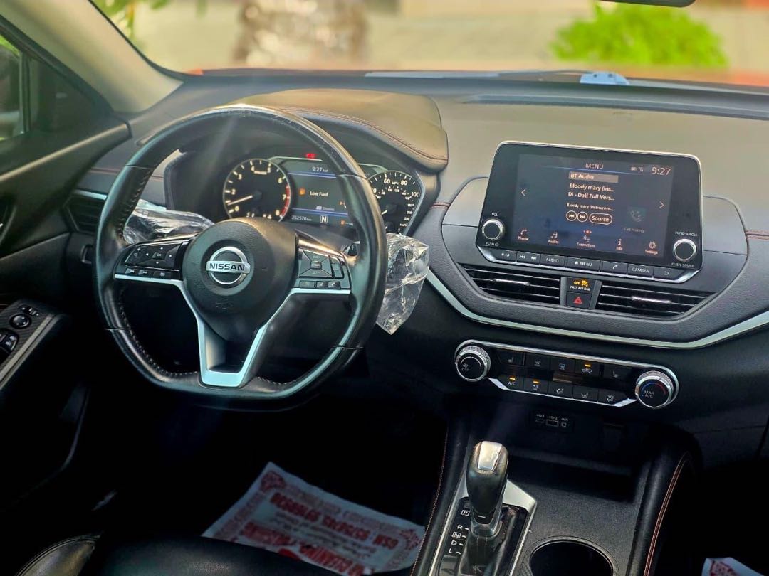 Car Image 2019 NISSAN ALTIMA SR