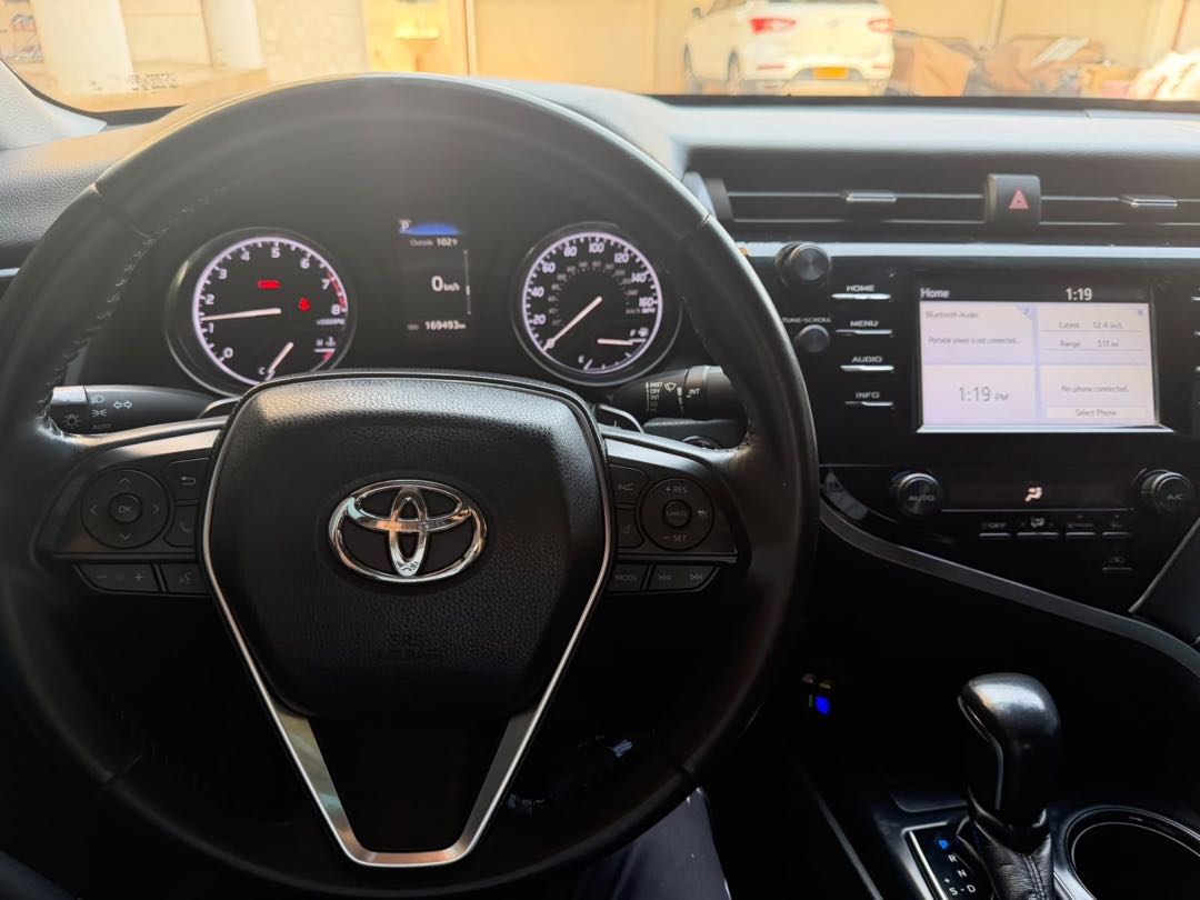 Car Image 2018 TOYOTA CAMRY SE