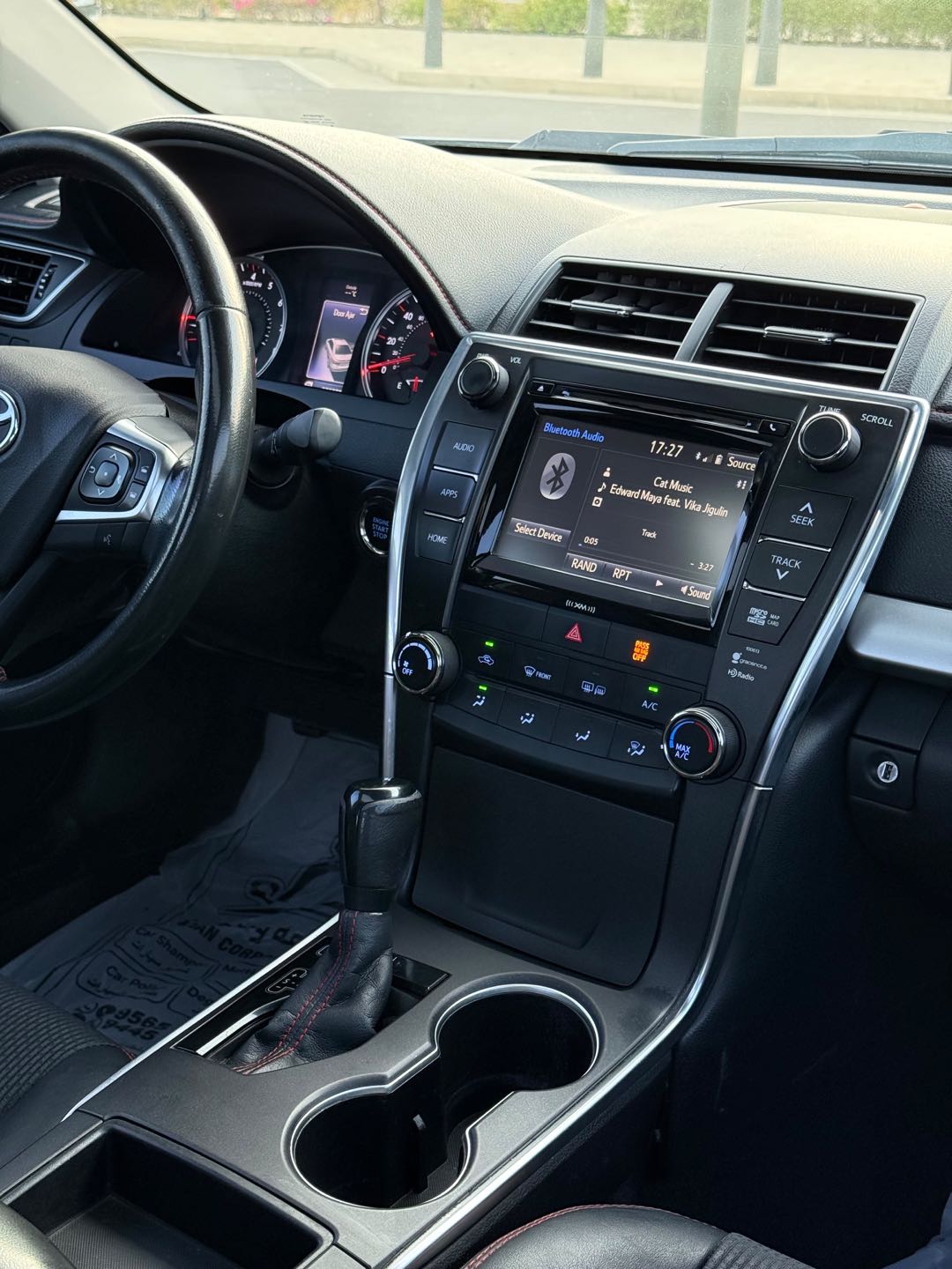 Car Image 2016 TOYOTA CAMRY SE