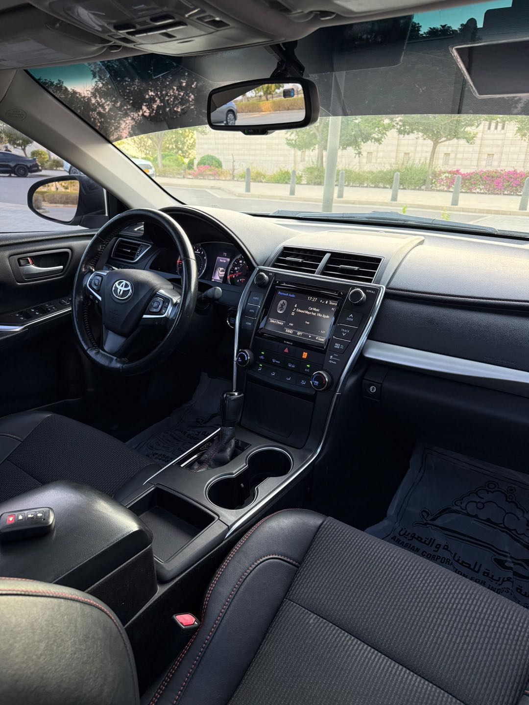 Car Image 2016 TOYOTA CAMRY SE