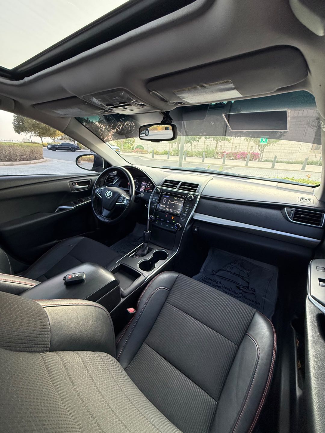 Car Image 2016 TOYOTA CAMRY SE