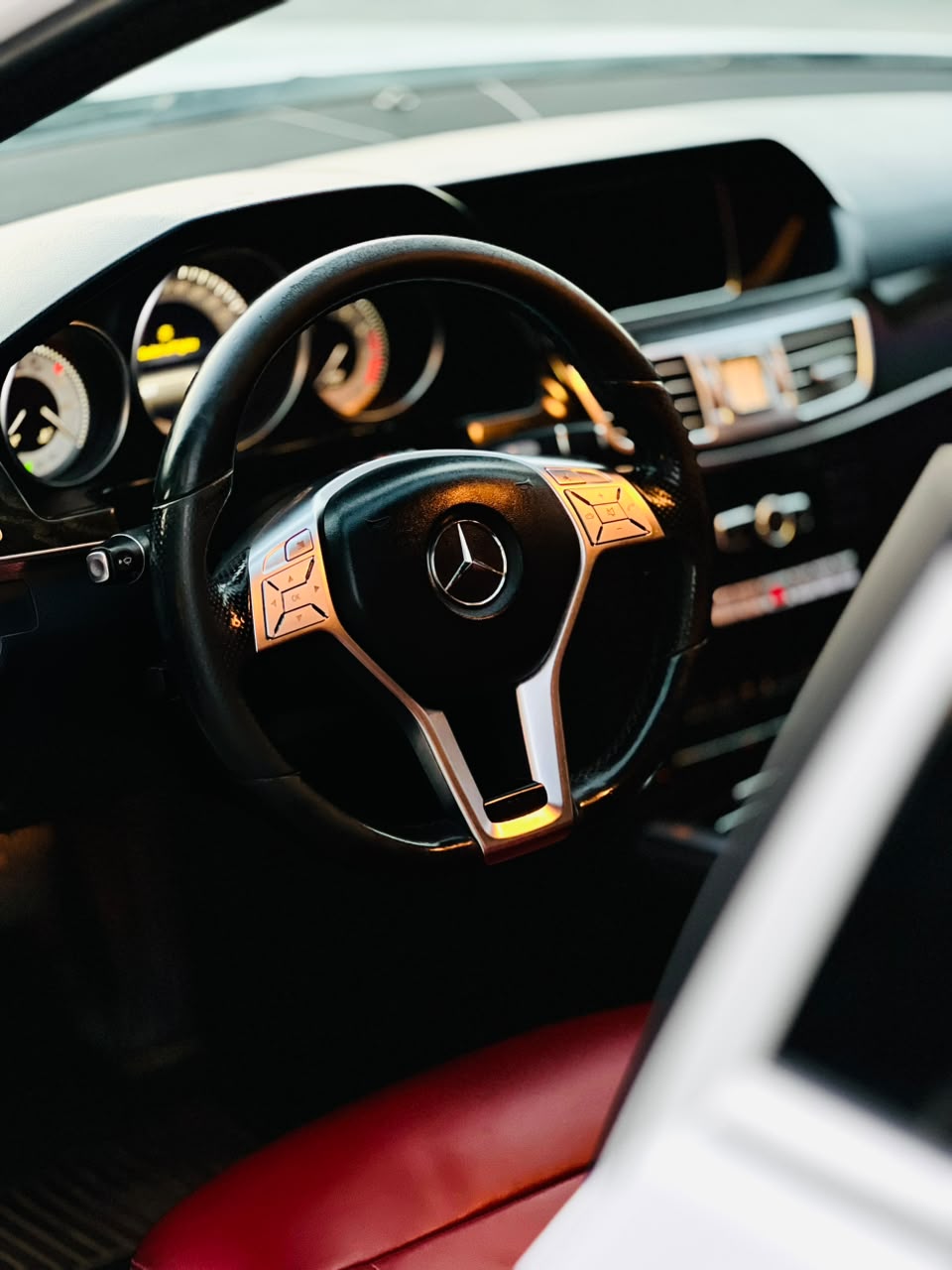 Car Image 2014 MERCEDES E Class 350