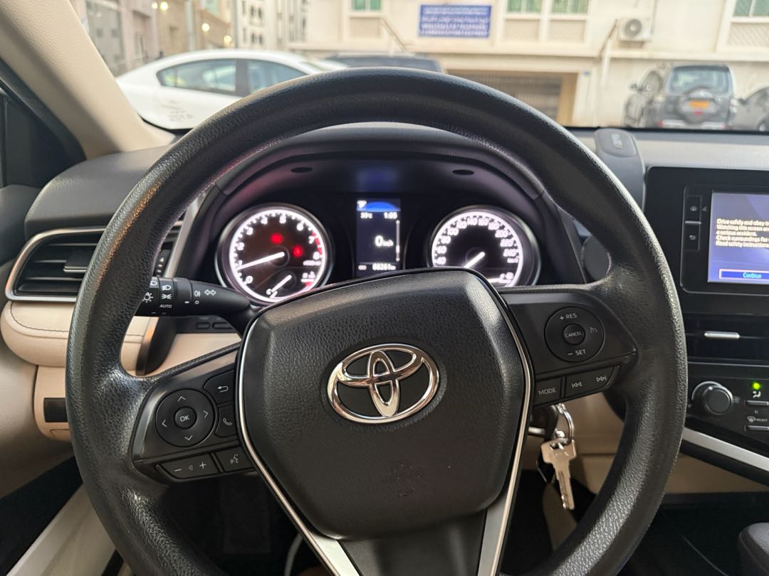 Car Image 2022 TOYOTA CAMRY LE