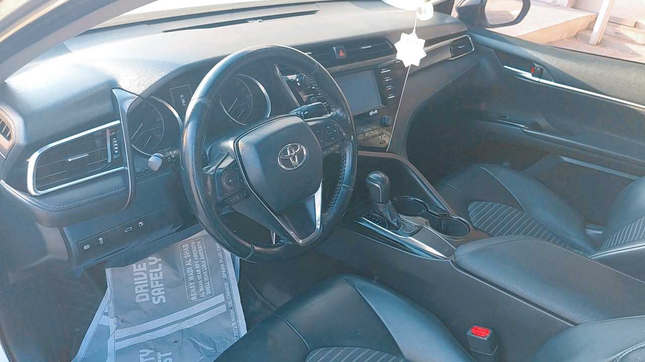 Car Image 2018 TOYOTA CAMRY SE