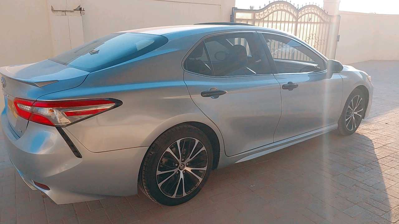 Car Image 2018 TOYOTA CAMRY SE