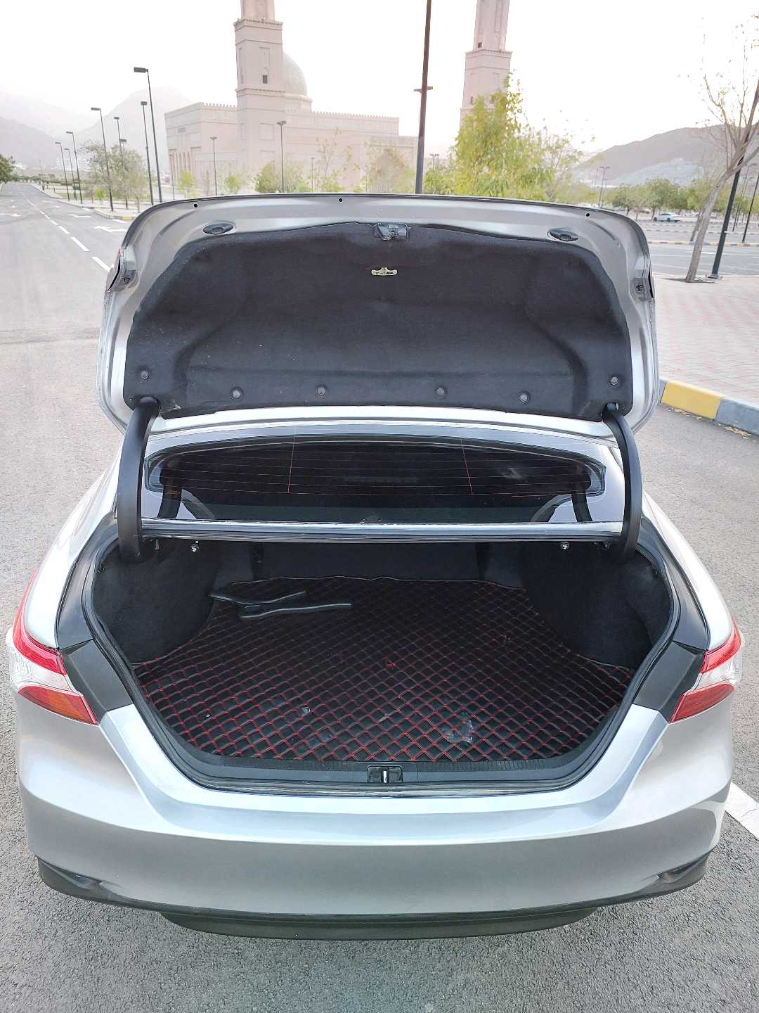 Car Image 2019 TOYOTA CAMRY LE