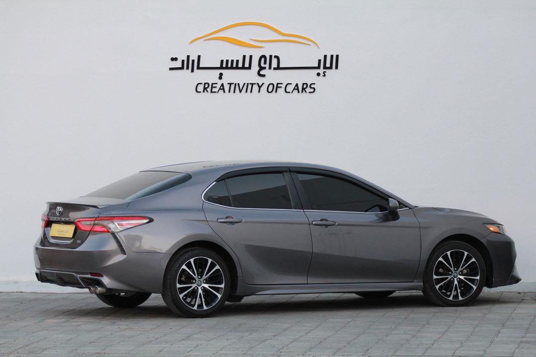 Car Image 2018 TOYOTA CAMRY SE