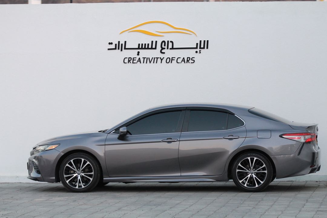 Car Image 2018 TOYOTA CAMRY SE