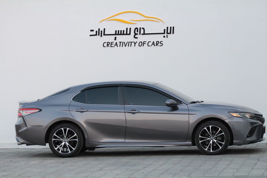 Car Image 2018 TOYOTA CAMRY SE